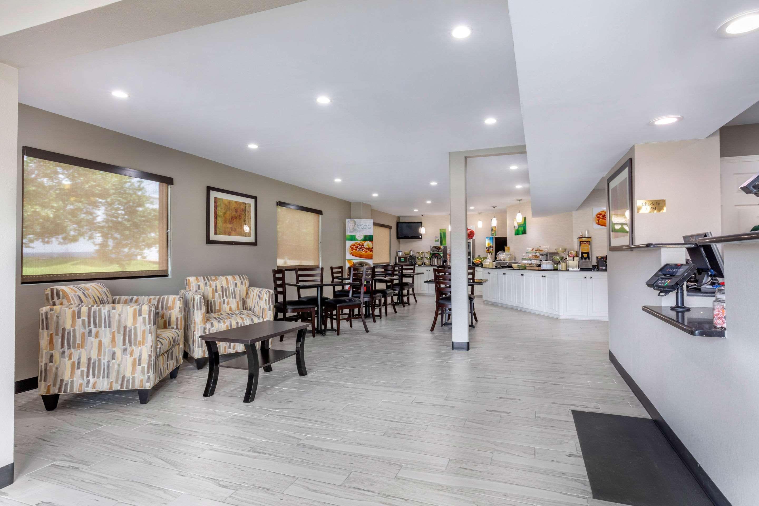 Quality Inn McComb Exterior photo