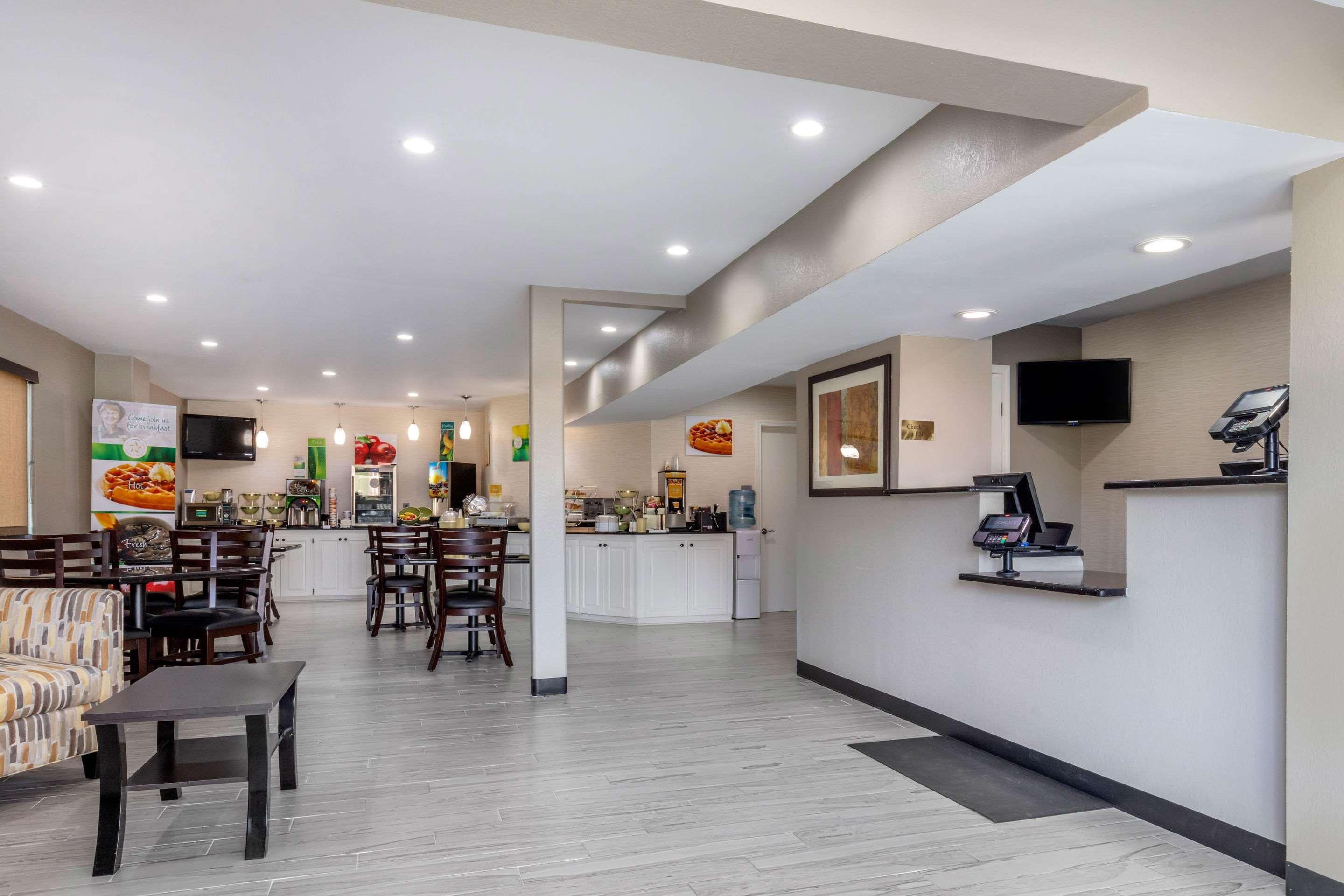 Quality Inn McComb Exterior photo