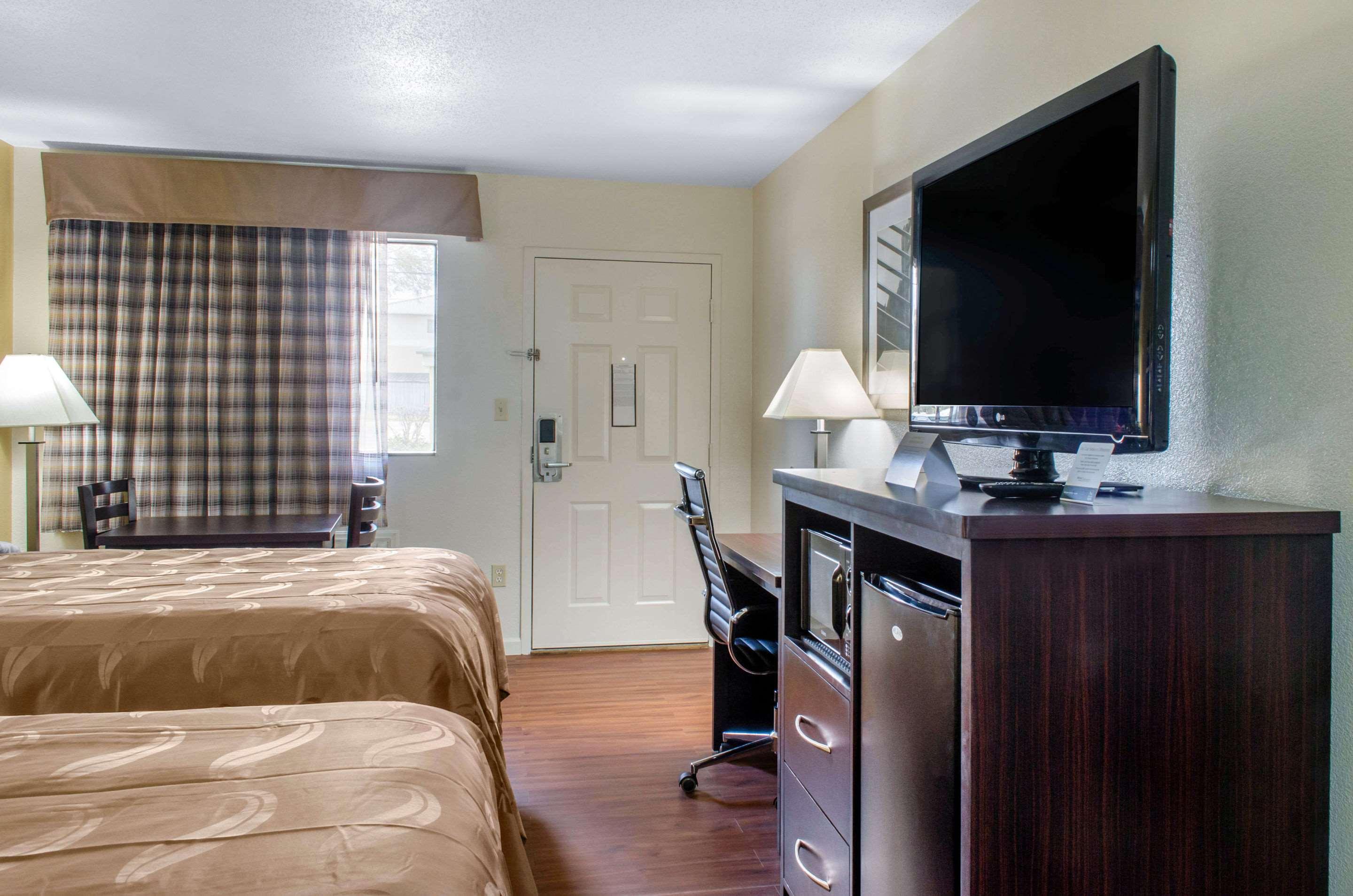Quality Inn McComb Exterior photo