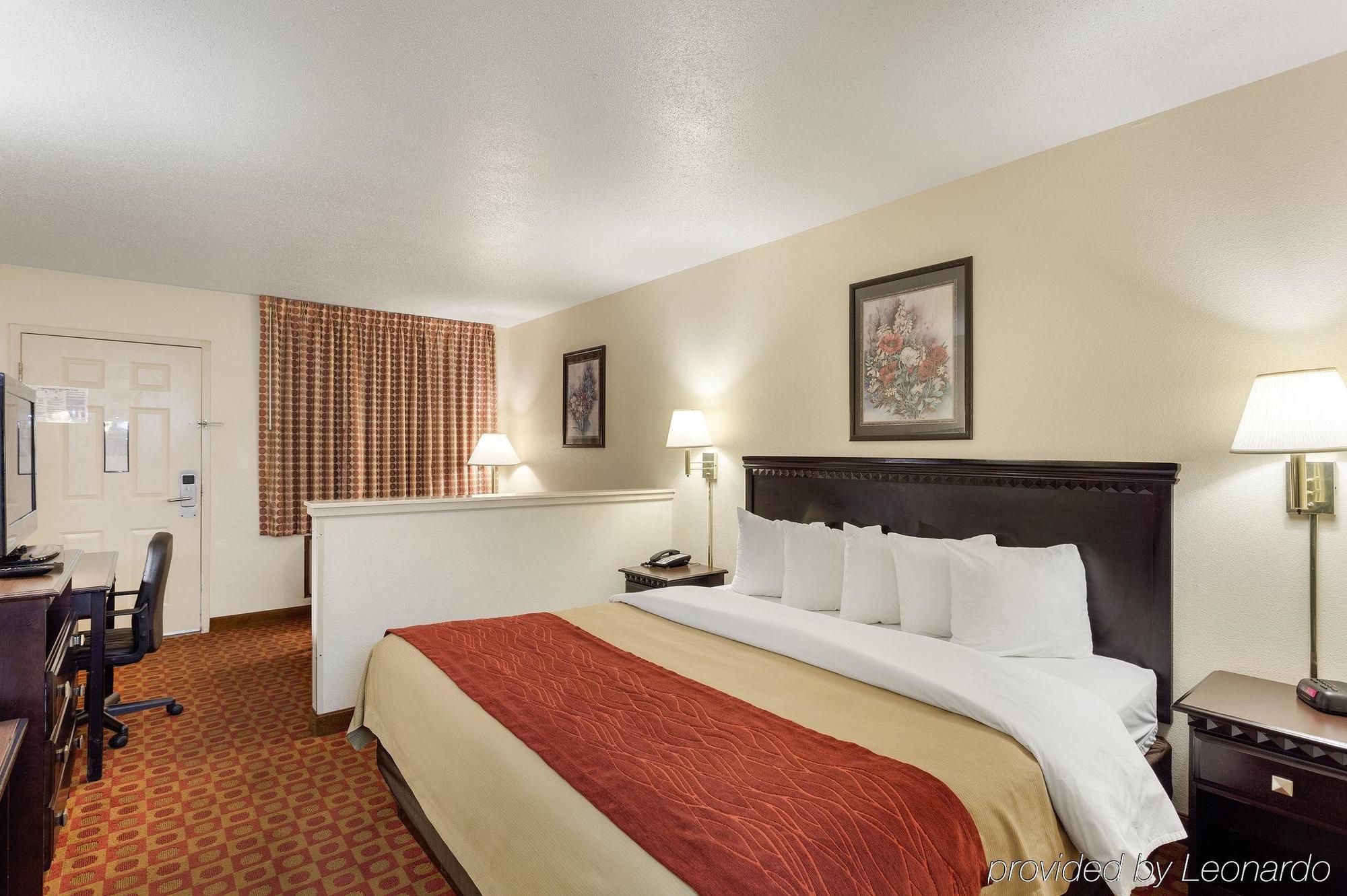 Quality Inn McComb Exterior photo