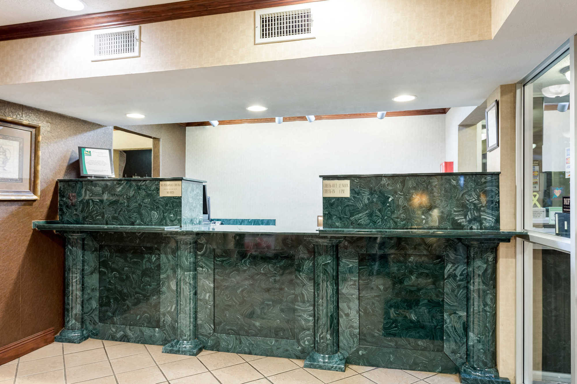 Quality Inn McComb Interior photo