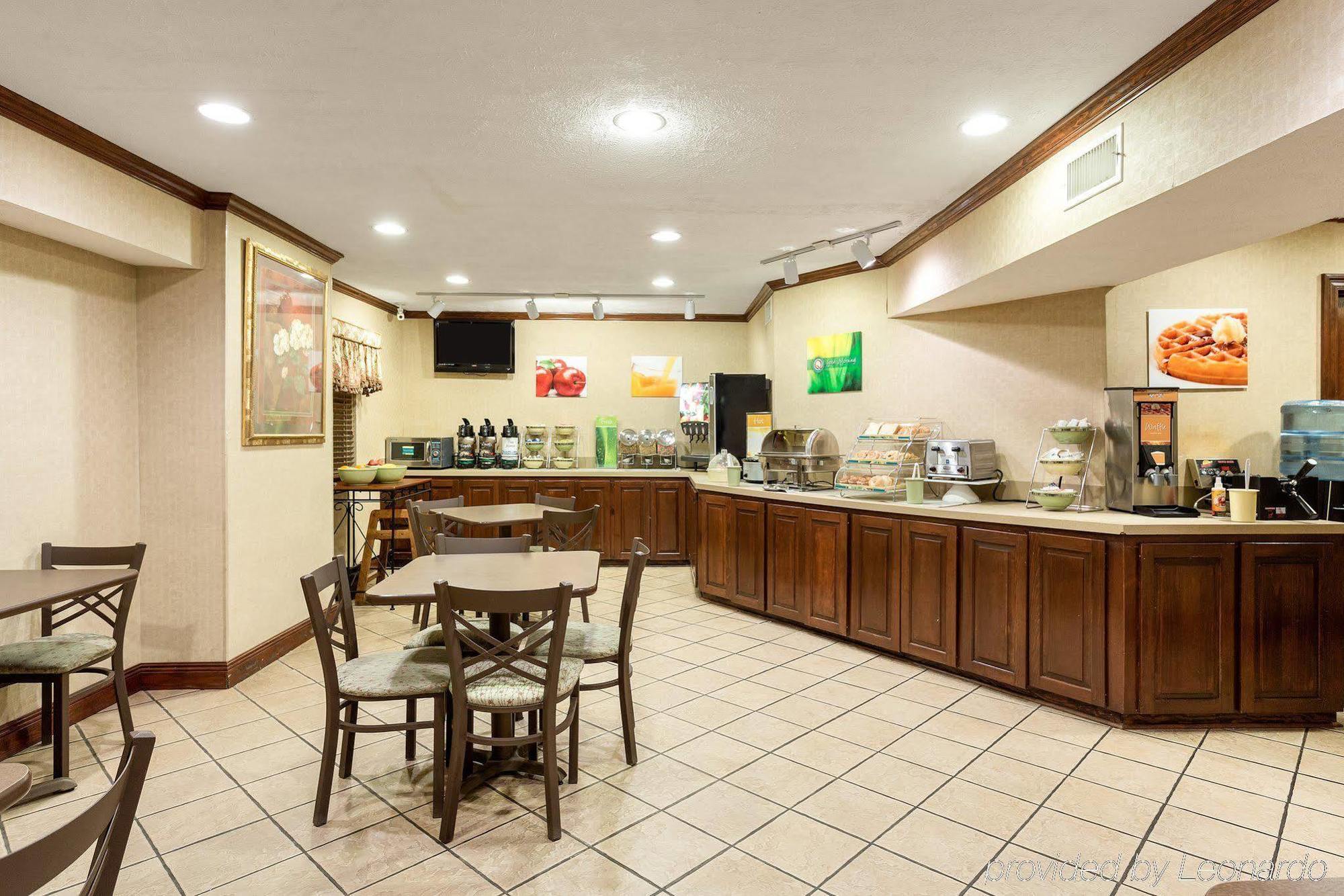 Quality Inn McComb Exterior photo